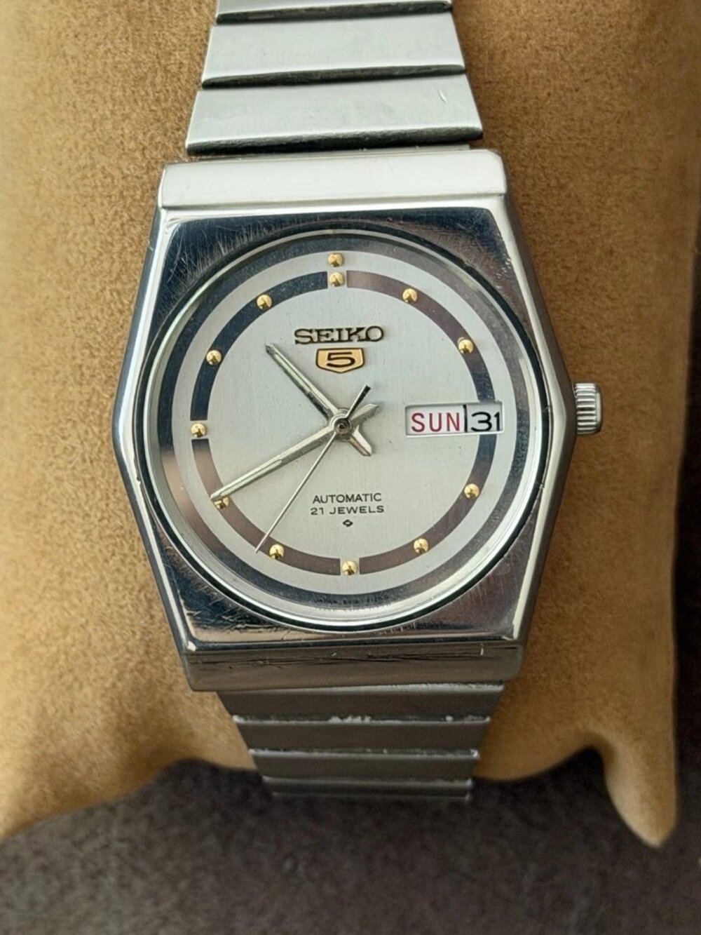 Seiko 5 Men's Automatic 21J Silver Dial Day/Date Square Steel Bracelet Watch